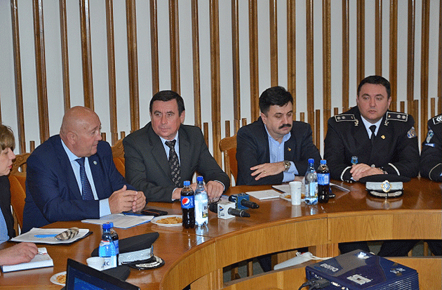 Poliţişti locali pe salarul minim pe economie