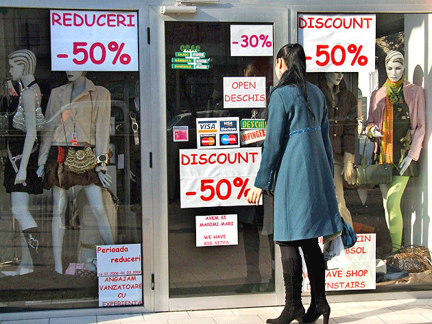 Soldările şi lichidările de stoc, doar  pe hârtie