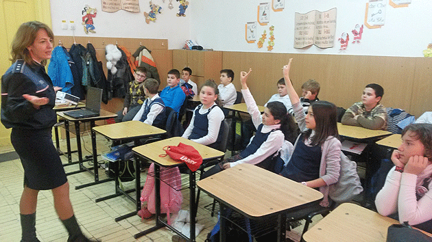Elevii de la LPS, învăţaţi să circule corect