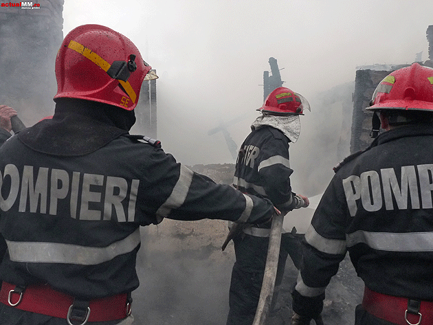 Scad temperaturile, dar creşte numărul incendiilor