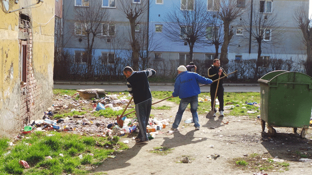Scandalagiii, puşi la muncă de Poliţia Locală