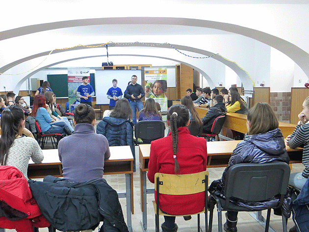 Peste 40 de elevi voluntari pentru asociaţia Stea