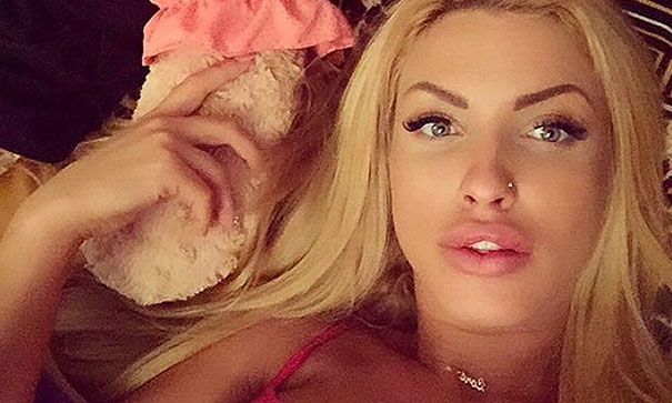 Loredana Chivu a scos cea mai puternica arma din dotare! Si-a aratat fundul OBRAZNIC intr-o imagine care i-a innebunit pe barbati!