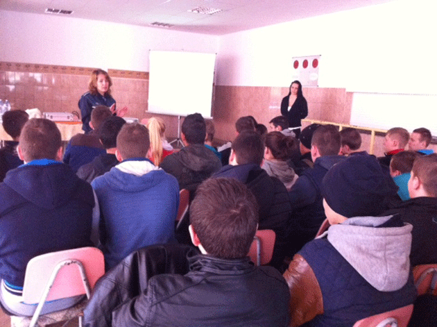 Peste o mie de liceeni, informaţi în cadrul campaniilor antidrog