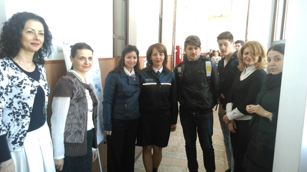 Caravana antidrog continuă în liceele sătmărene