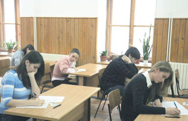 Peste 5.000 de elevi sătmăreni  au simulat luni Bac-ul