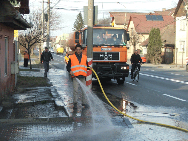 Marea curăţenie a fost demarată ieri la Satu Mare
