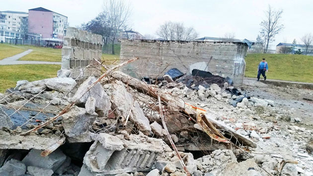 Primăria intervine în forţă  pentru dărâmarea garajelor