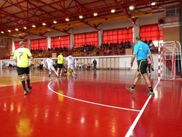 La concurenţă cu Oli