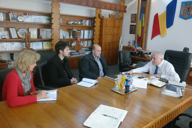 Prefectul Avram sprijină iniţiativa tinerilor din societatea civilă