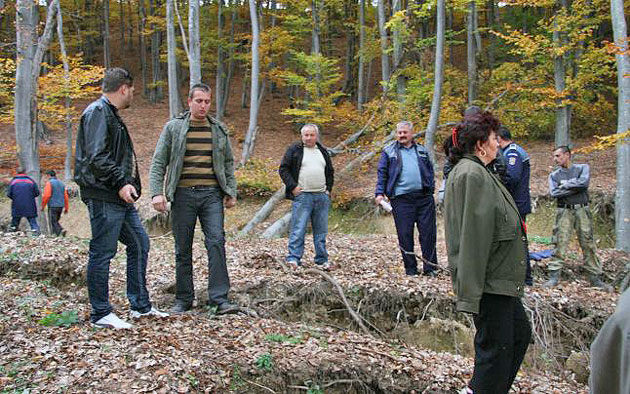 Pădurar ameninţat de un oşan pentru o mână de lemne