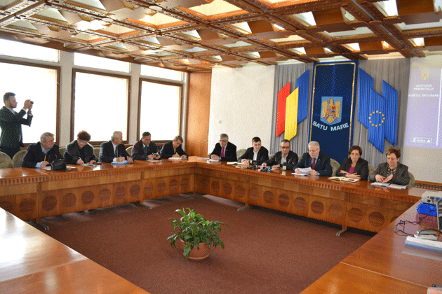 Pensionarii vor reduceri la ştrand şi gratuitate pe transportul în comun