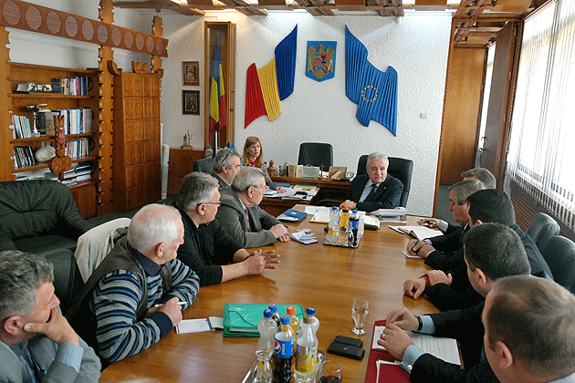 Prefectul Avram le-a ascultat nemulţumirile localnicilor din Hodod