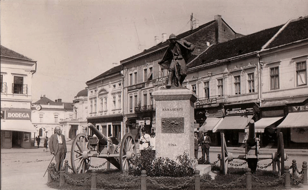 Monument al Soldatului Român în Piaţa Libertăţii