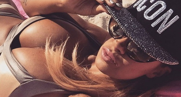 Cum arata regina fitness-ului din Marea Britanie in costum de baie