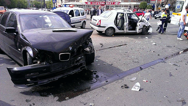 Accident grav la intersecţia de la Crinul