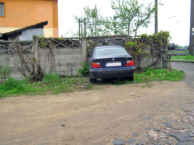 A intrat cu BMW-ul într-o casă la Moftin