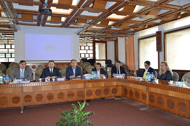 Zeci de kilometri de drum judeţean vor intra în reabilitare