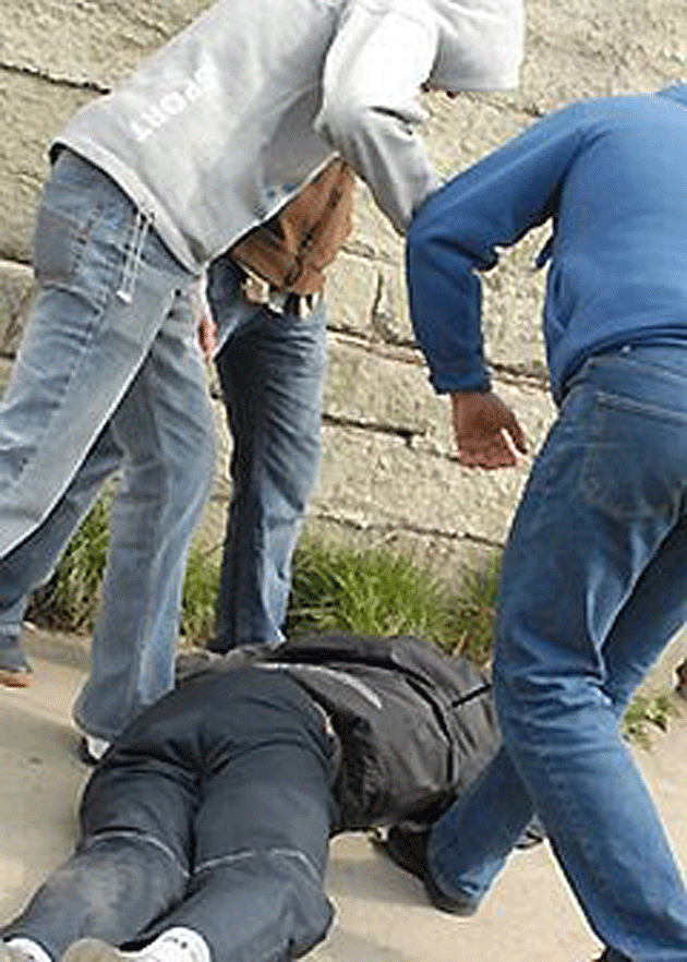 Bătăile au dat de furcă poliţiştilor