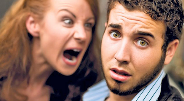 Şi-a lovit concubinul  cu un pahar în cap