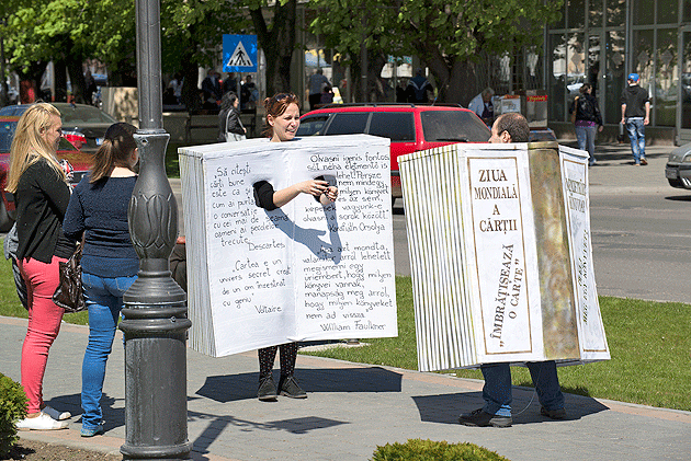 Cărţile au ieşit la plimbare pe străzile Careiului