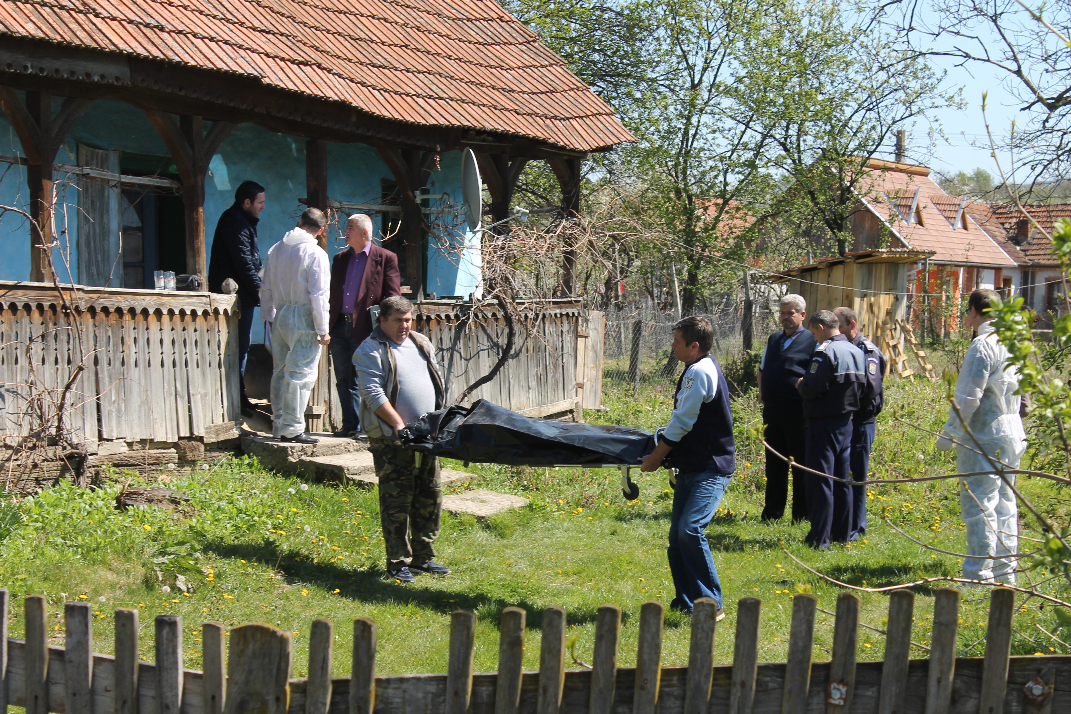 Omorâtă în bătaie pentru bani