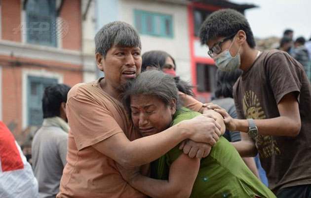 Peste 2.200 de oameni au murit în urma cutremurului din Nepal