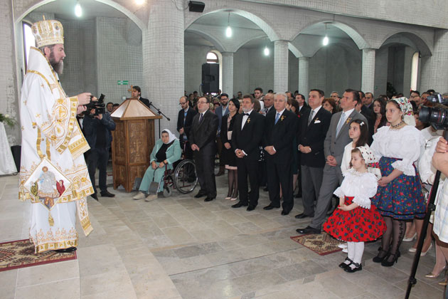 PS Iustin Sigheteanu, în mijlocul credincioşilor sătmăreni