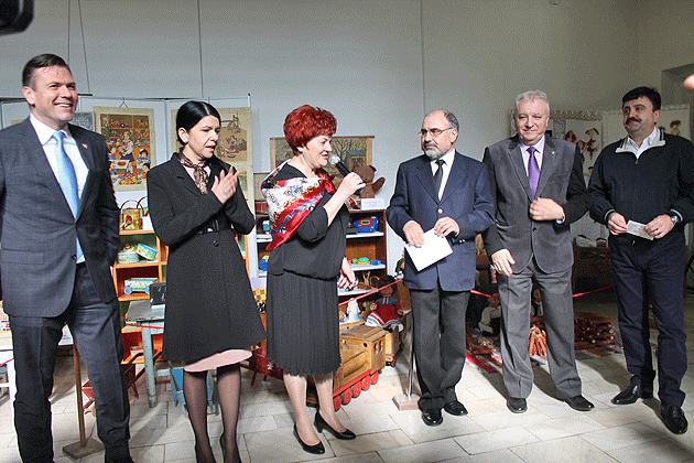 “Comorile copilăriei”, expuse ieri la Muzeul Judeţean