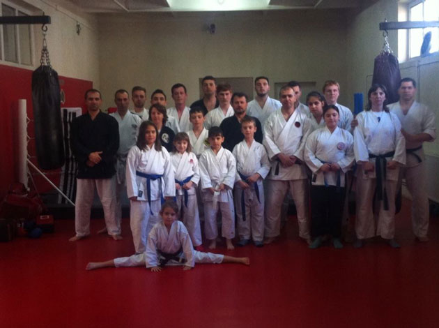 Okinawa caută sponsori pe... Facebook