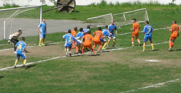 Luptă mare pentru promovare