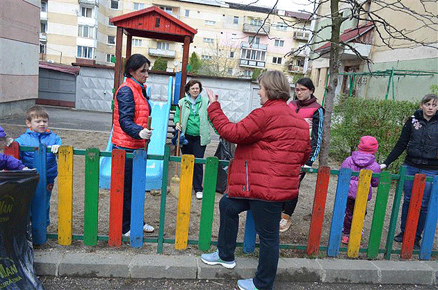Tone de gunoaie adunate de elevii din Negreşti