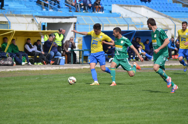 Băieţi, vacanţa încă n-a venit!