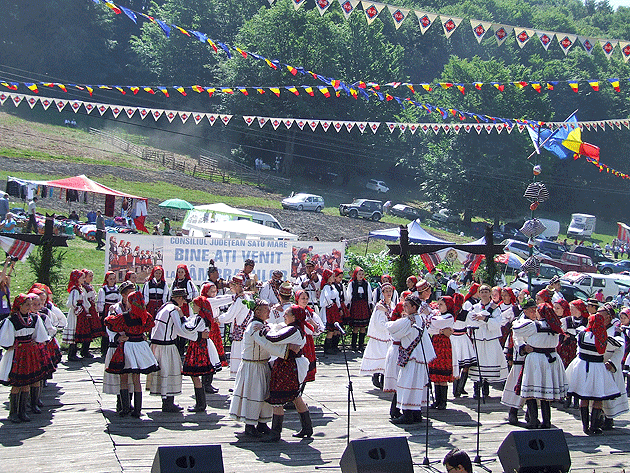 Regal folcloric pe dealurile de la Huta Certeze
