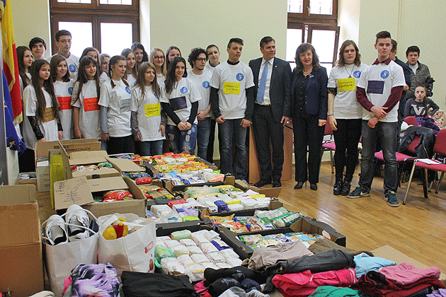 Ajutoare pentru elevii din Veleatino din partea  CN “Doamna Stanca”