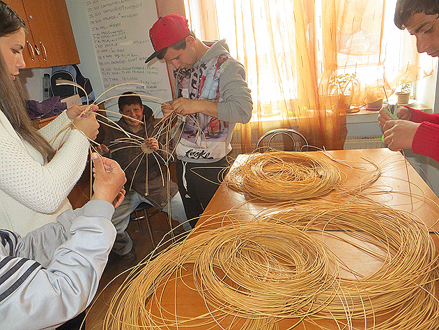Atelier de Paşte organizat de tinerii Asociaţiei Stea