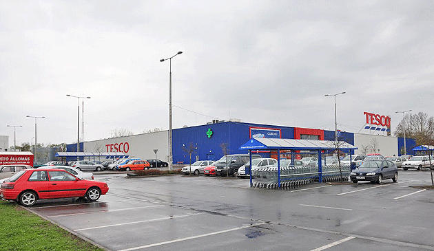 Sătmărenii, atraşi de preţurile scăzute ale supermarketurilor din Ungaria