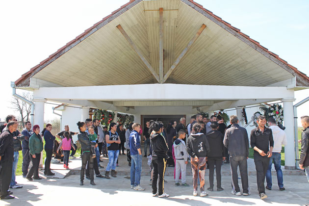 Victimele incendiului de pe malul Someşului, conduse pe ultimul drum