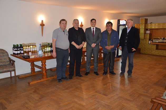 O sută de probe înscrise la concursul judeţean de vinuri