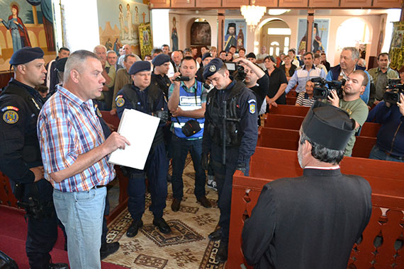 Marţea NEAGRĂ pentru ORTODOCŞII din CRUCIŞOR. Aceştia au RĂMAS de azi fără una dintre BISERICI! VEZI GALERIE FOTO