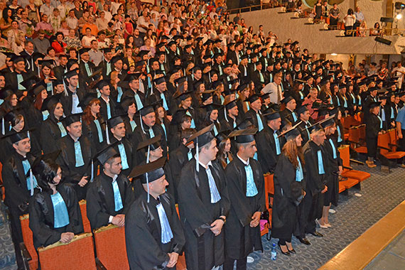 O nouă GENERAŢIE de SPECIALIŞTI la Satu Mare. ABSOLVENŢII Universităţii „Vasile Goldiş” au participat la CURSUL FESTIV