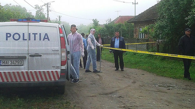 Un sătmărean şi-a RĂSTIGNIT MAMA şi şi-a CIURUIT TATĂL. Totul s-a întâmplat la GIUNGI