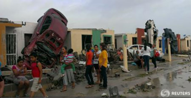 O tornadă 'atipică' a provocat 13 morți și pagube materiale în câteva secunde în Mexic