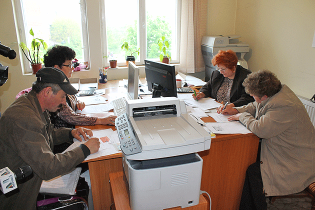 Fermierii nu se înghesuie să-şi depună cereri pentru subvenţii