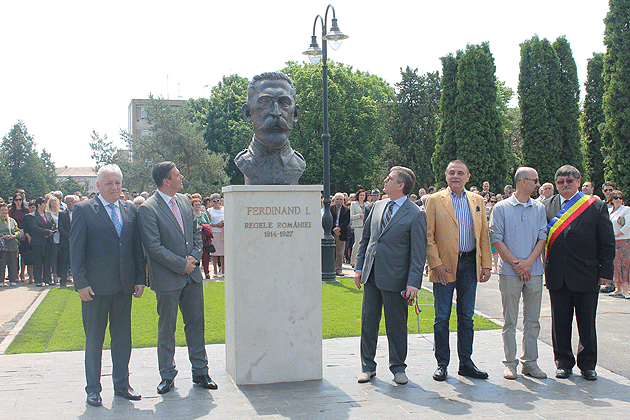 Statuia Regelui Ferdinand, dezvelită în sfârşit la Carei