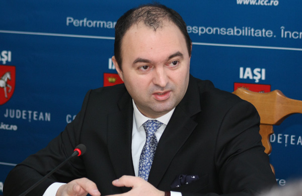 PSD cere co-preşedintelui PNL Alina Gorghiu să-l suspende pe Adomniţei din funcţiile politice