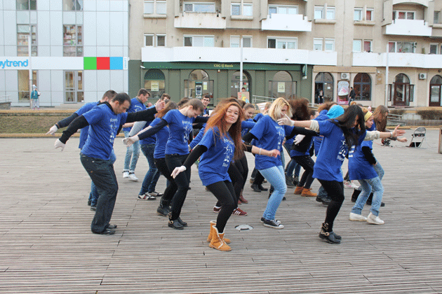 Flashmob pentru copiii și tinerii străzii de la Asociația Stea