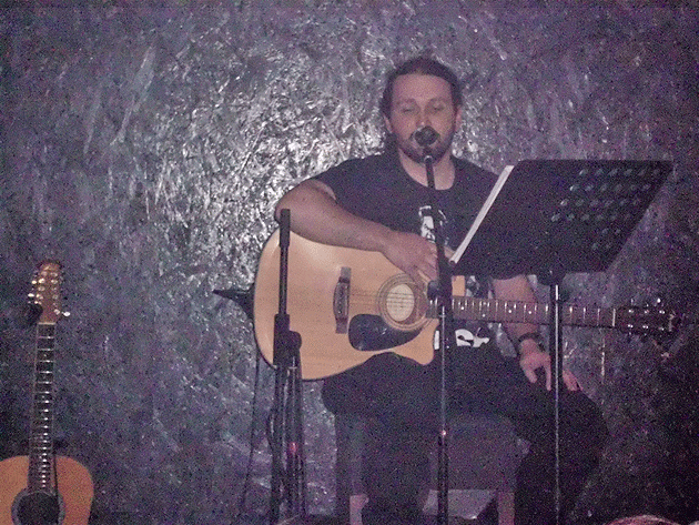 Regal de folk la District 15