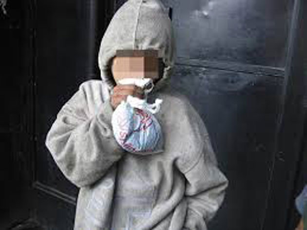 Coafeze ameninţate cu moartea de un drogat