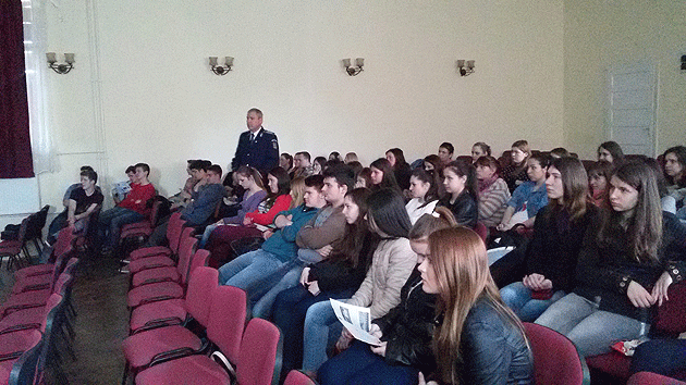 Campania “Şi tu poţi fi poliţist” continuă în şcolile sătmărene